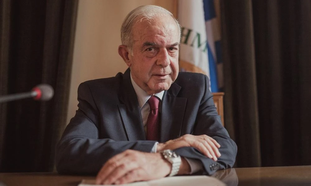Ηράκλειο: Στο νοσοκομείο μετά από λιποθυμικό επεισόδιο ο Δήμαρχος Βασίλης Λαμπρινός